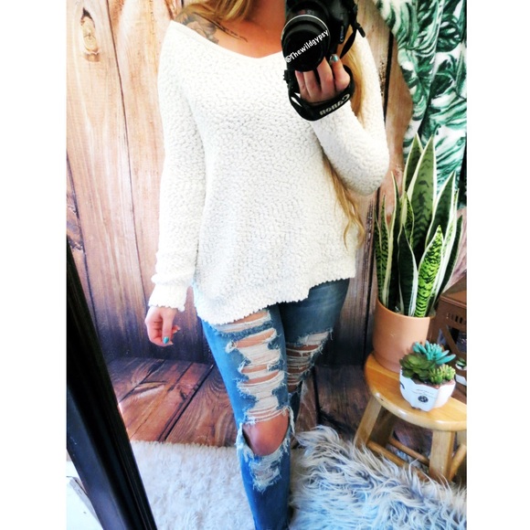 Sweaters - Cozy classic comfort plush sweater 🍁